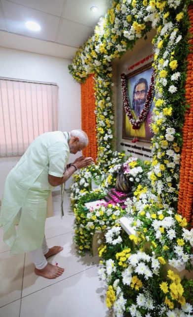 PM Modi at RSS office